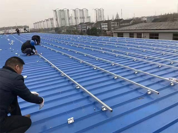 廠房屋面使用彩鋼瓦有哪些優點