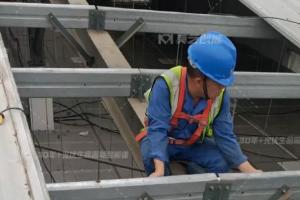 守護光伏藍海 莫藝創能工商業屋面加固 打造安全高效發電站